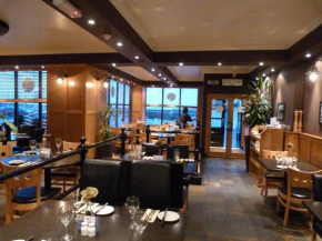 Отель The Waterfront  Анструтер